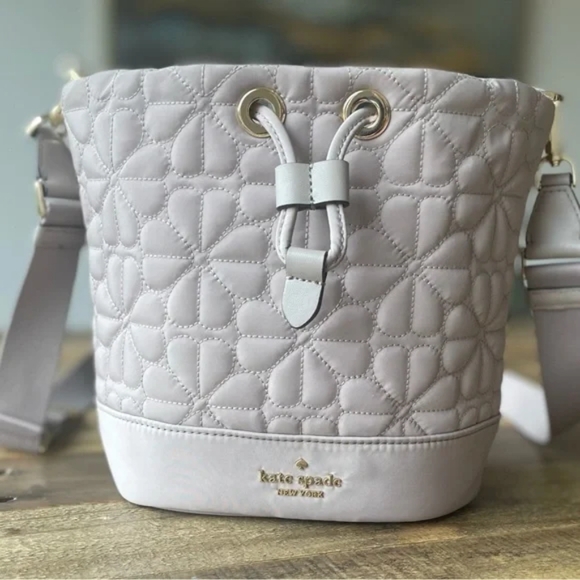 KATE SPADE FLOWER QUILTED BUCKET BAG - Picture 1 of 8